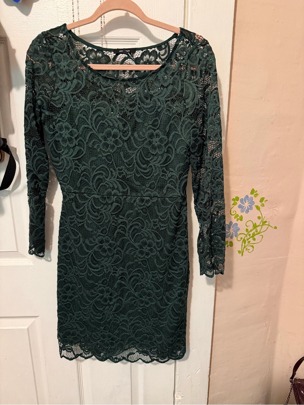Elegant Green Lace Long-Sleeve Sheath Dress